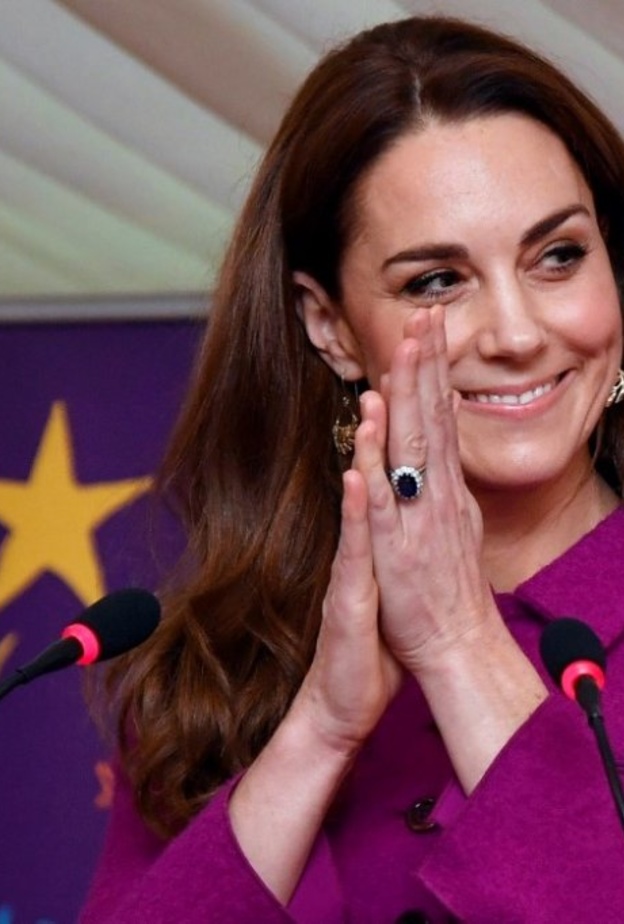 خاتم خطوبة كيت ميدلتون المرصع بحجر من الياقوت الأزرق