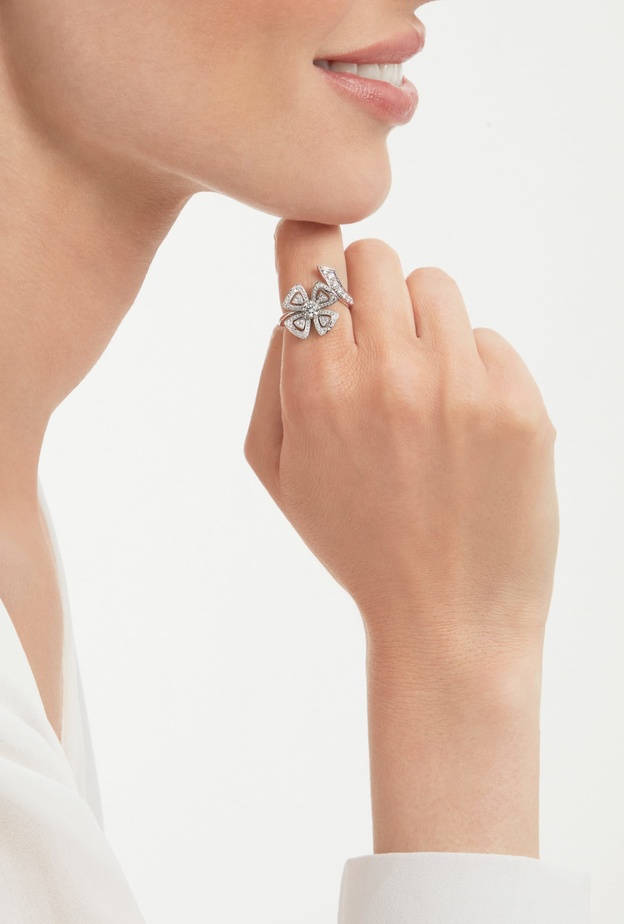 خاتم فخم من الذهب الأبيض من بولغاري