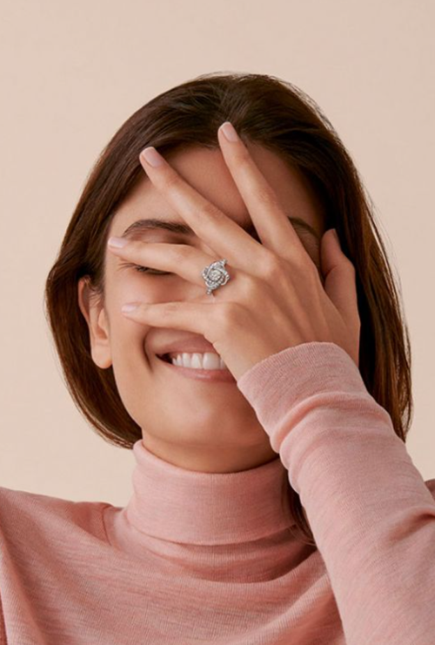 خاتم مرصع بأحجار من الألماس الأبيض من بوشرون