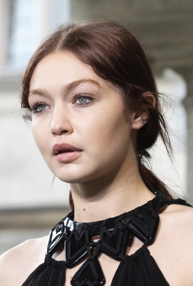 تطبيق الماسكرا على الرموش من عروض Ferretti