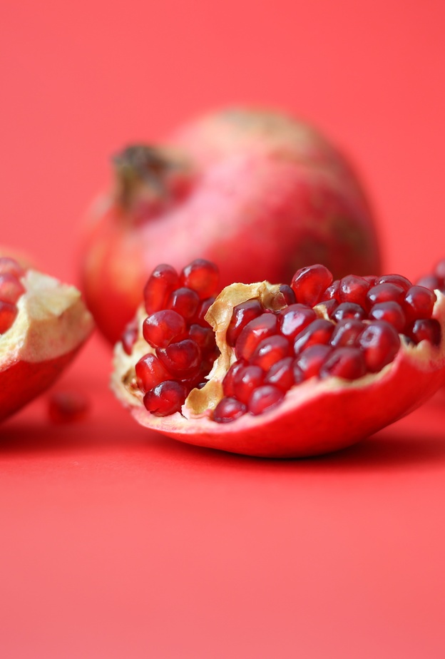 فوائد الرمان الصحية للنساء