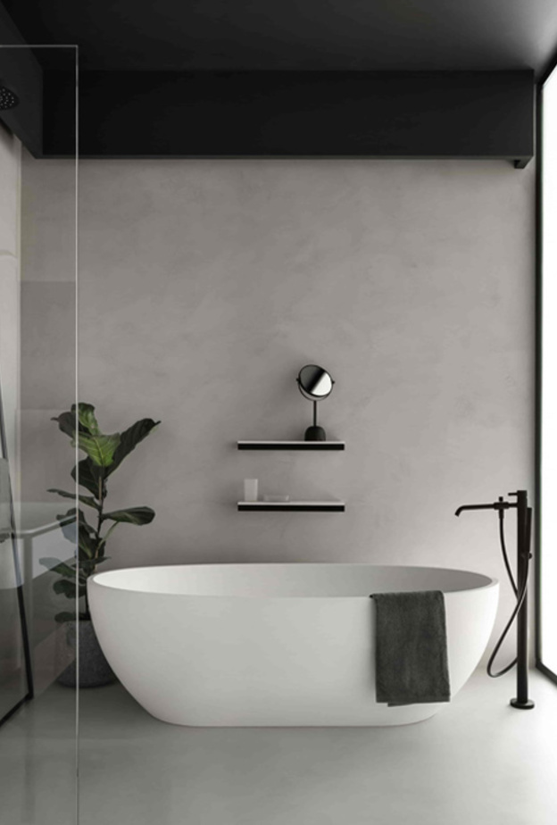 سقف حمام باللون الأسود