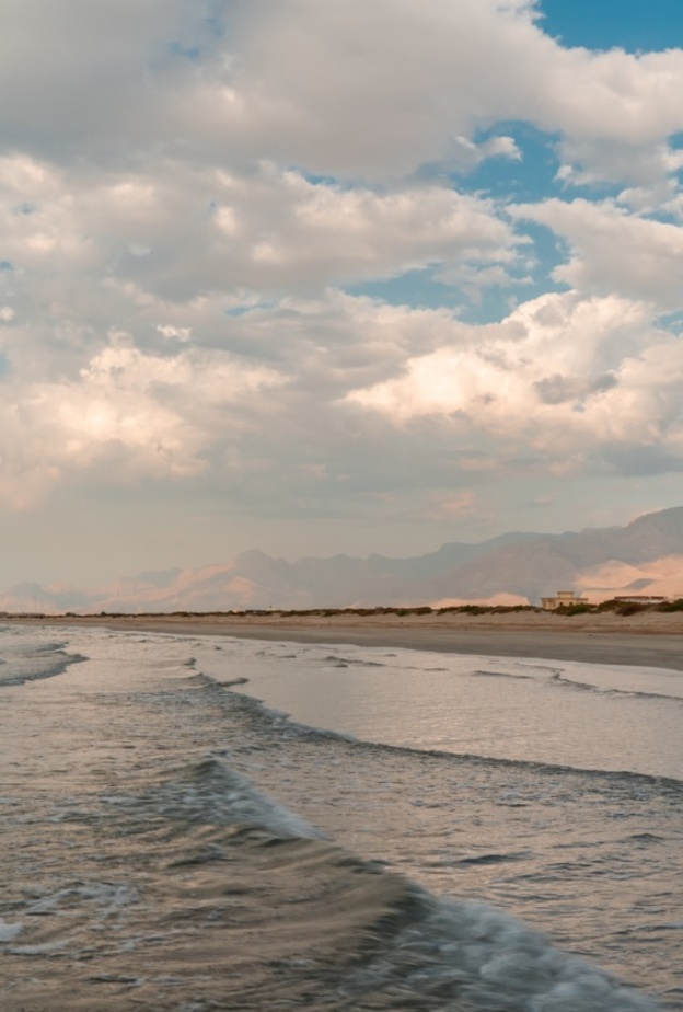 شاطئ الرمس الخلاب