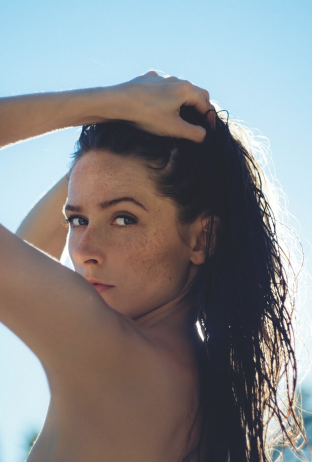 أفضل 3 خلطات طبيعية تنقذ الشعر من الجفاف والتلف في فصل الصيف