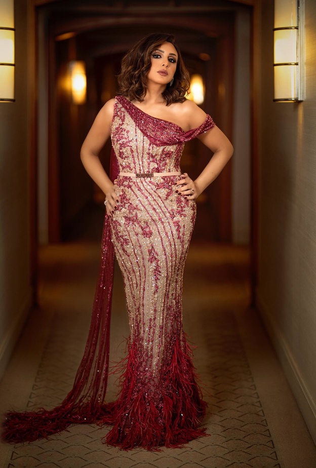 فساتين خطوبة برغندي انستقرام@anghamofficial