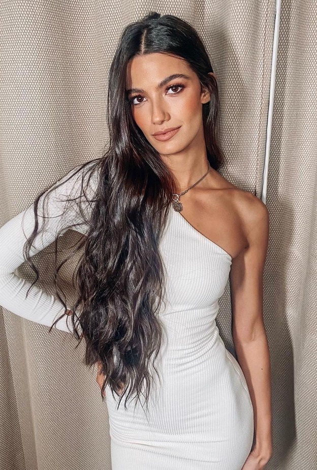 أزياء سهرات للصبايا مستوحاة من تارا عماد 