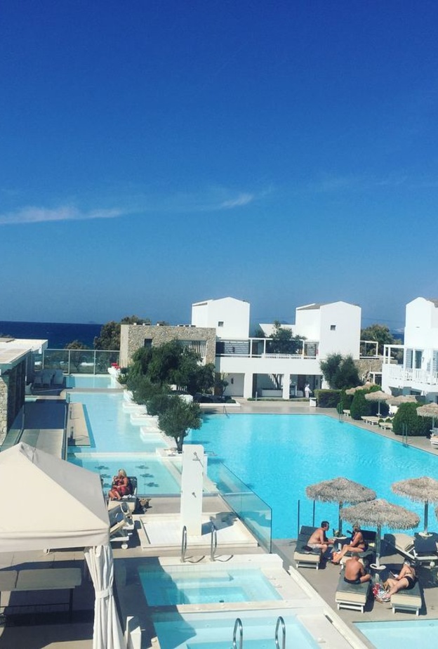 أشهر فنادق ومنتجعات سياحية في اليونان للسفر في الصيف