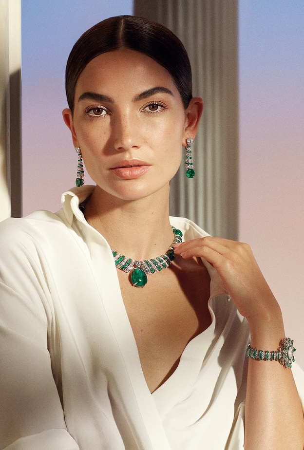 قلادة من الأحجار الكريمة الخضراء من بولغاري 