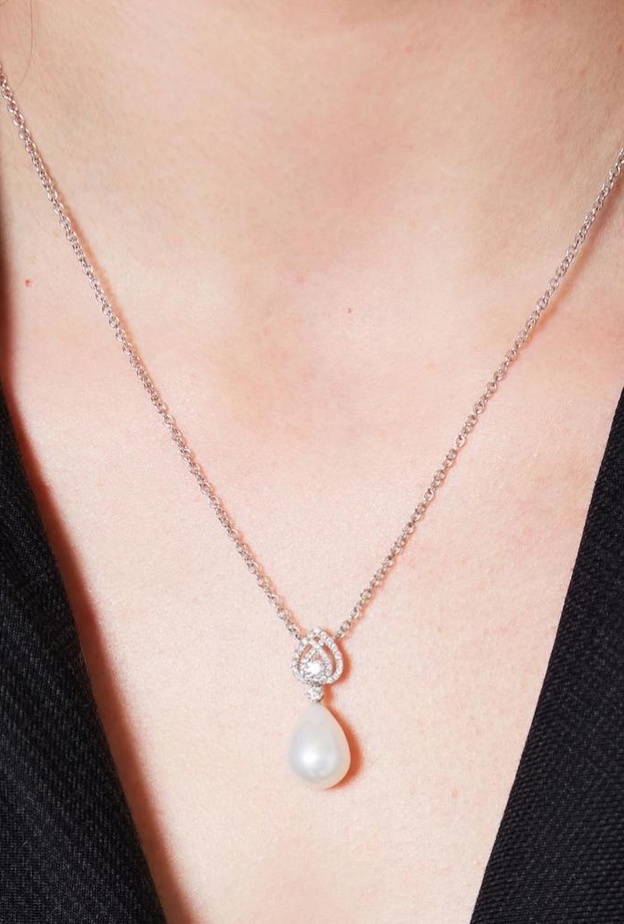 قلادة Pearls Lotus من العلامة التجارية Kiki McDonough