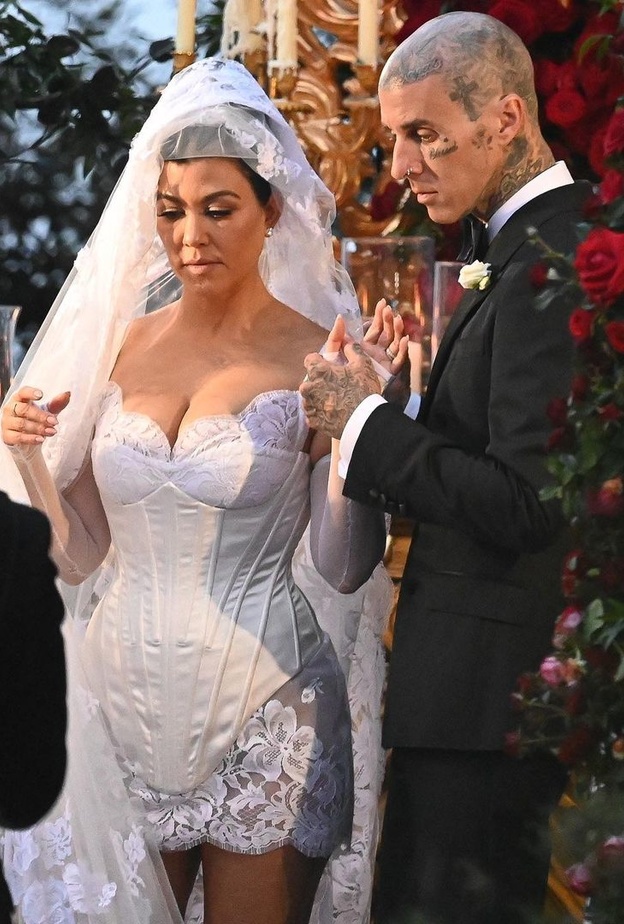 كورتني كارداشيان Kourtney Kardashian وترافيس باركر Travis Barker