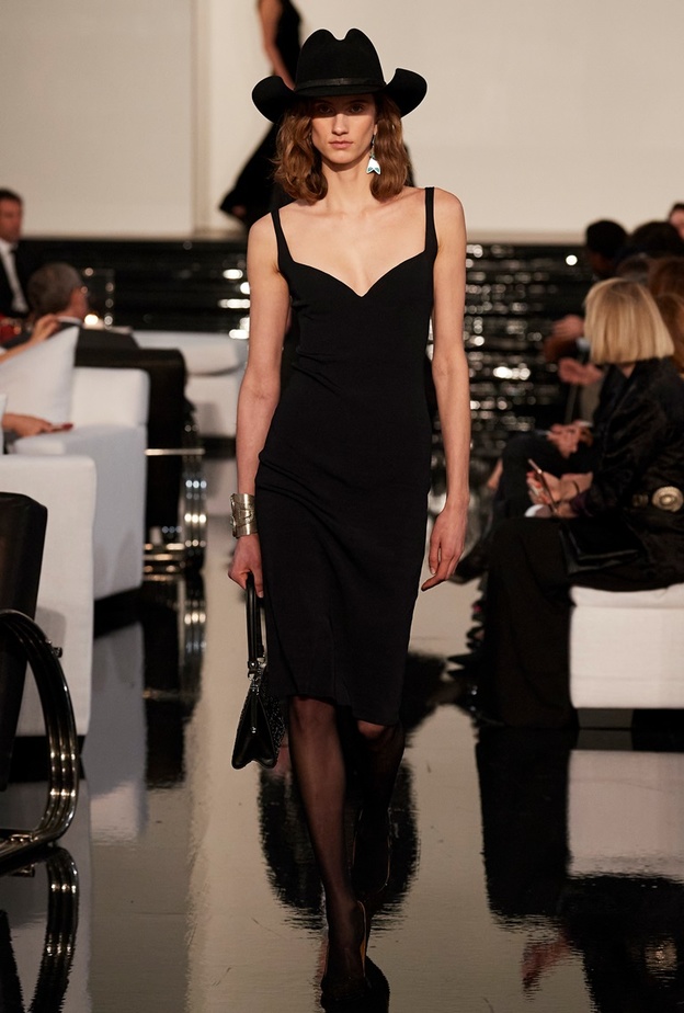 مجموعة Ralph Lauren اعتمدت تنسيق قبعة الكاوبوي بأسلوب كلاسيكي