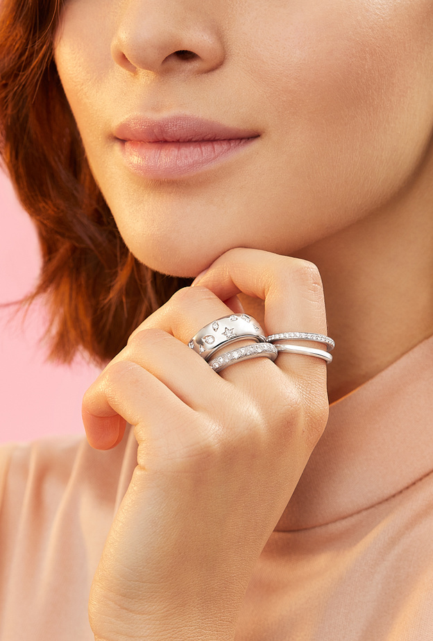 مجوهرات ذهب ناعمة للعرائس في شهر العسل بعذوبة راقية