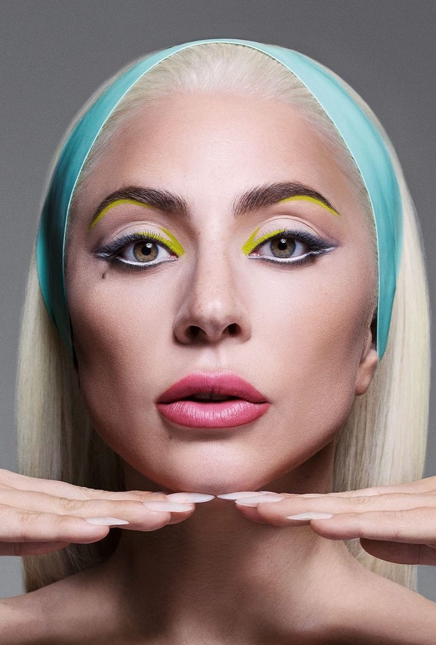 خطوات تطبيق مكياج صيفي منعش بتدرجات ملونة من وحي إطلالة ليدي غاغا