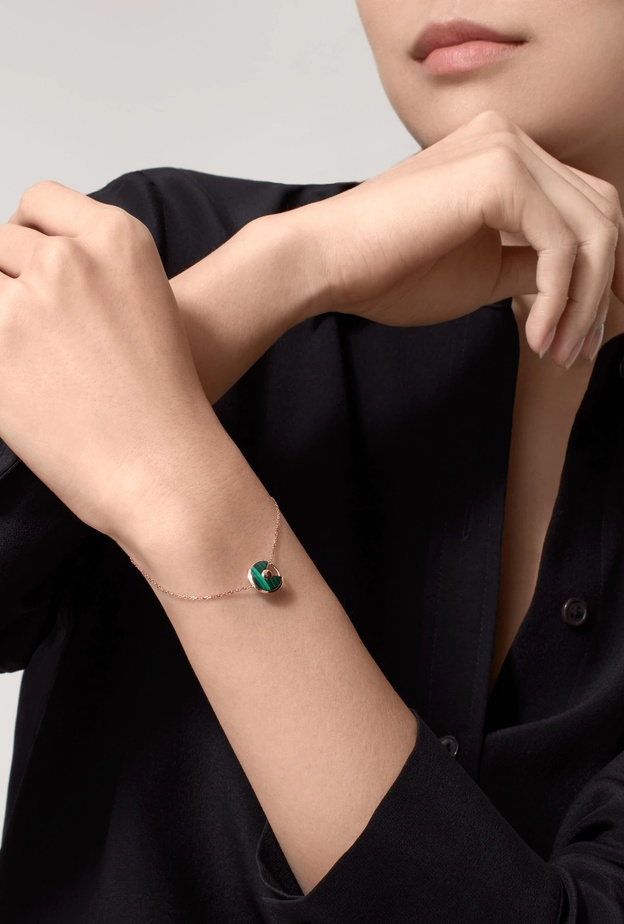 موديلات مجوهرات كارتييه لاطلالات أنيقة في نهار الربيع