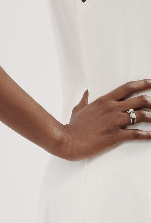 موديلات مجوهرات مرصعة بحجر اللؤلؤ لصيف 2022