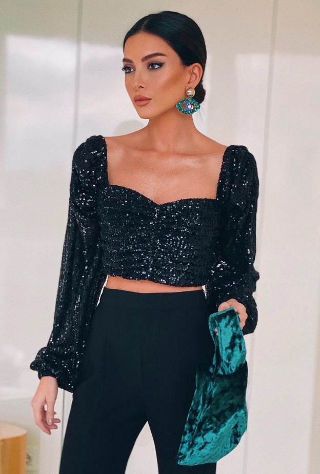 موديلات بلايز عصرية وأهم النصائح لتنسيقها من وحي مؤثرات الموضة