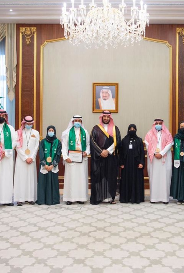 ولي العهد يستقبل وفد "موهبة" والطلاب والطالبات الفائزين في معرض "آيسف"