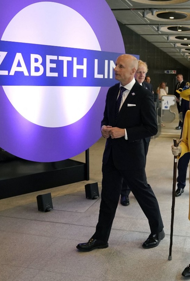 الملكة إليزابيث الثانية تفتتح خط قطار Elizabeth Line