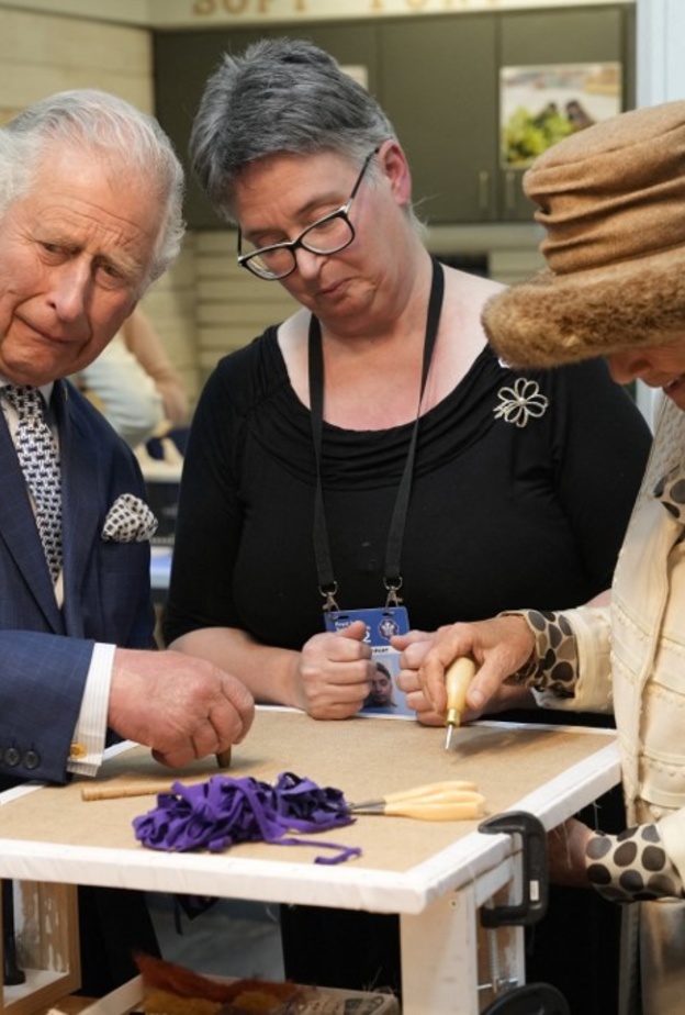 الأمير تشارلز وكاميلا باركر في جولة ملكية بكندا