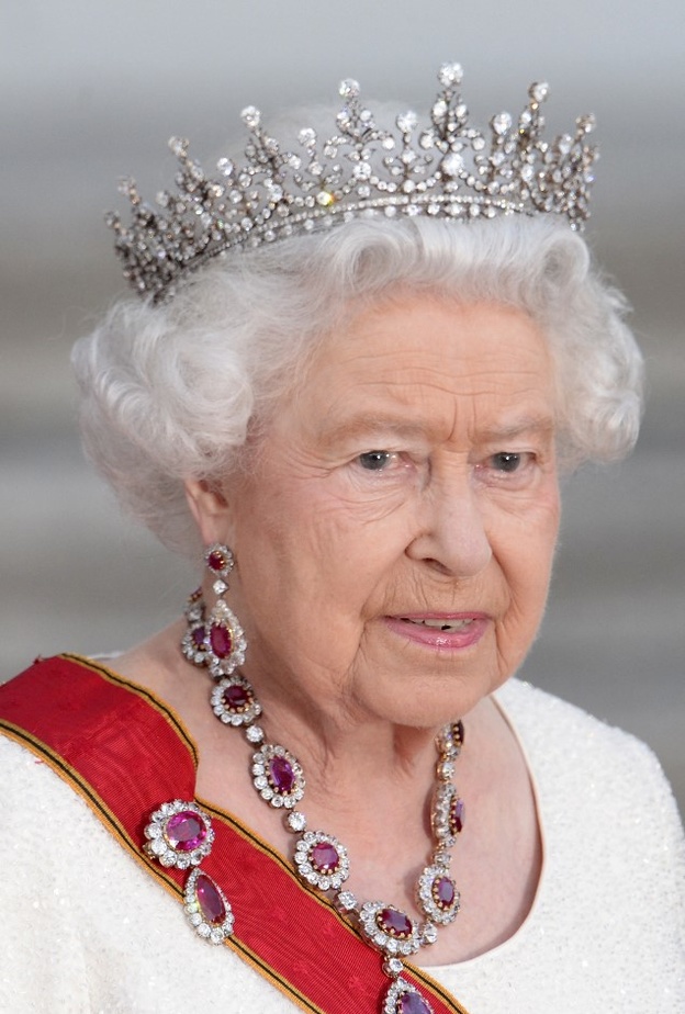 تاج Girls of Great Britain and Ireland Tiara المفضل لدى الملكة إليزابيث الثانية
