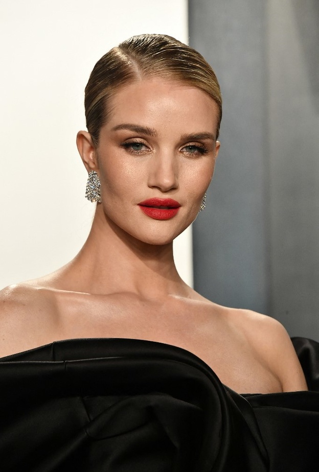 أهم النصائح لتحضير البشرة قبل تطبيق مكياج السهرات بأسلوب النجمات العالميات