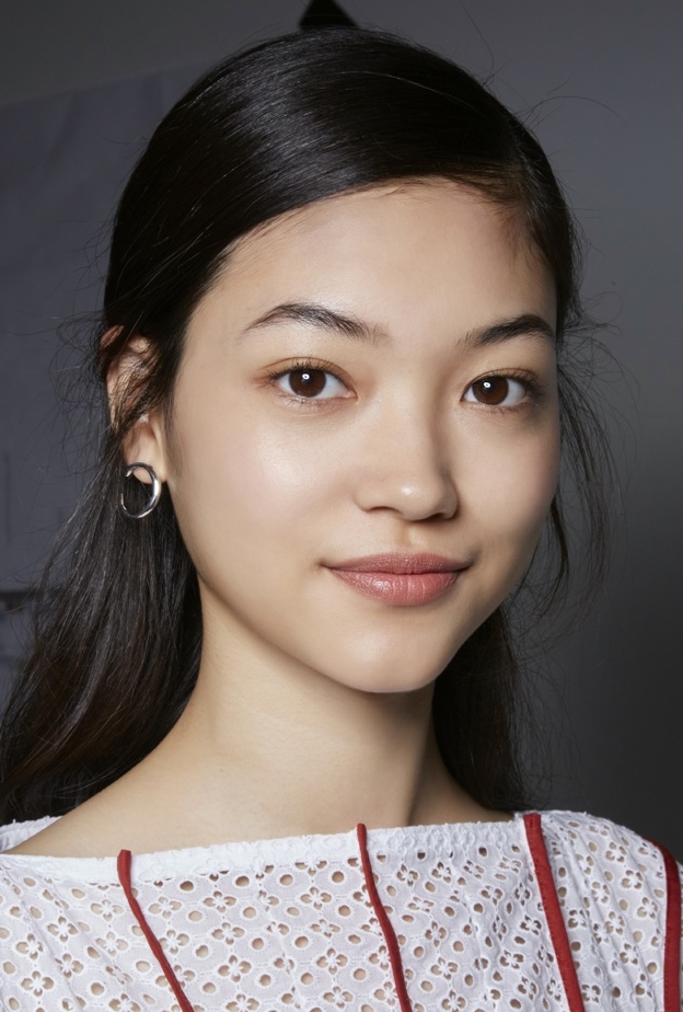 أضرار تنظيف البشرة بقناع الفازلين ومعجون الأسنان