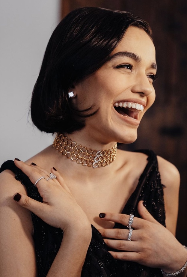 1 رئيسية اجمل مناكير للأظافر القصيرة لصيف 2022 على طريقة Rachel Zegler