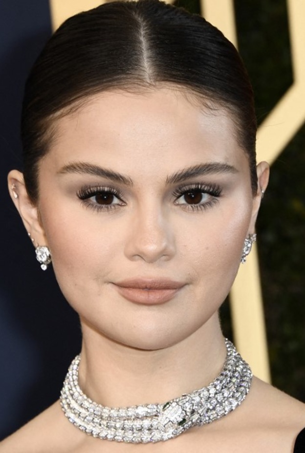 تطبيق مكياج حسب شكل الوجه المستدير على طريقة سيلينا غوميز - الصورة من حسابها على انستغرام