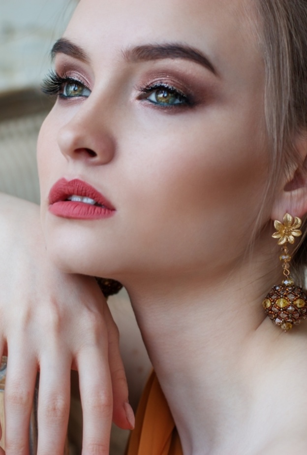 1 رئيسية تطبيق مكياج عيون ليلي مثالي للقاء مميز في المساء