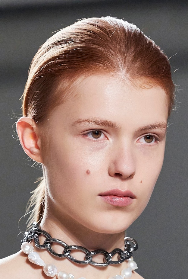 خطوات ماسك الكركم والصبار للحصول على بشرة صافية ومتوهجة