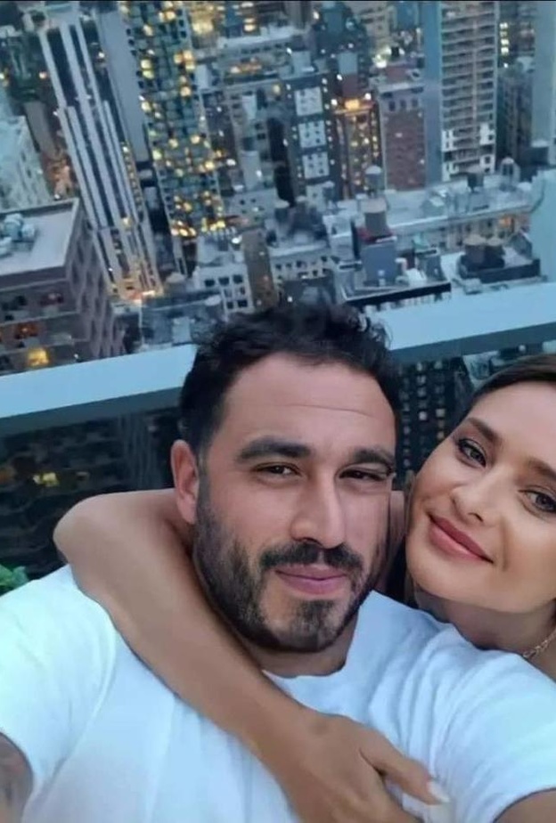 لقطات ترصد الحب الكبير بين نيللي كريم وزوجها هشام عاشور