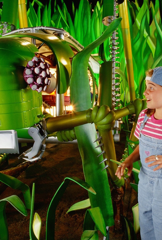 تجربة ترفيهية ممتعة بانتظار الصغار في "الشارقة القرائي للطفل" برفقة "الحيوانات الآلية"