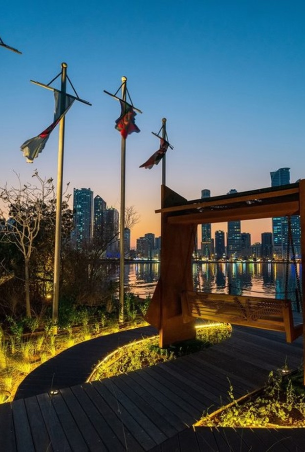 جزيرة النور.. تجربة ساحرة في أحضان الطبيعة الخلابة والفراشات بالشارقة