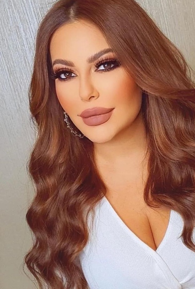 نصائح لإختيار ألوان شعر داكنة للبشرة الحنطية بأسلوب ليليا الأطرش
