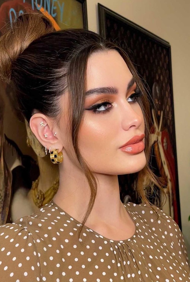 إطلالات جمالية لافتة تناسب الصيف بأسلوب روان بن حسين