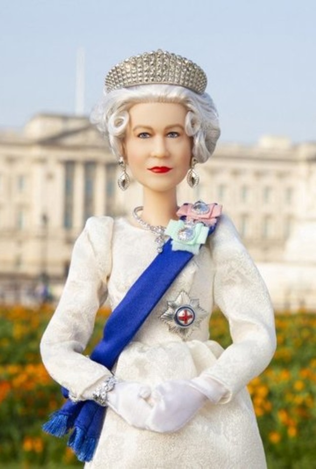 نفاذ دمية باربي الملكة إليزابيث