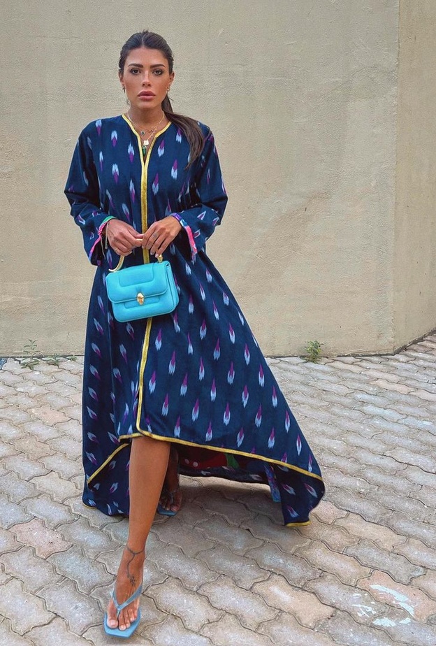 موديلات حقائب يد باللون الازرق من وحي الفاشينيستا