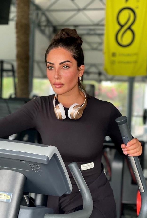 نجمات شابات يتنافسن على اللياقة البدنية بأصعب التمارين