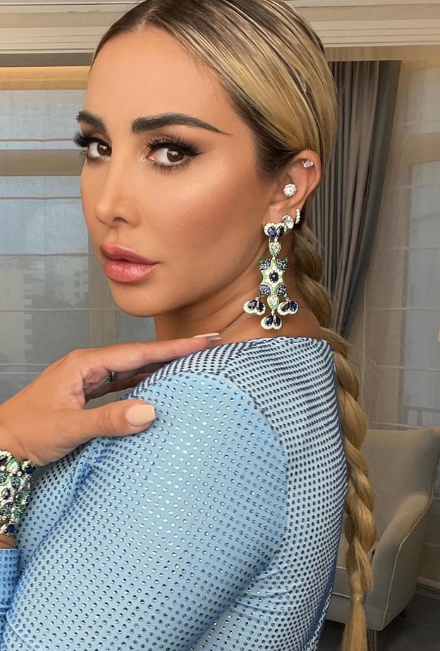 جويل ماردينيان Joelle Mardinian بمجوهرات من الألماس المرصع بالأحجار الكريمة الملونة من توقيع شوبارد Chopard
