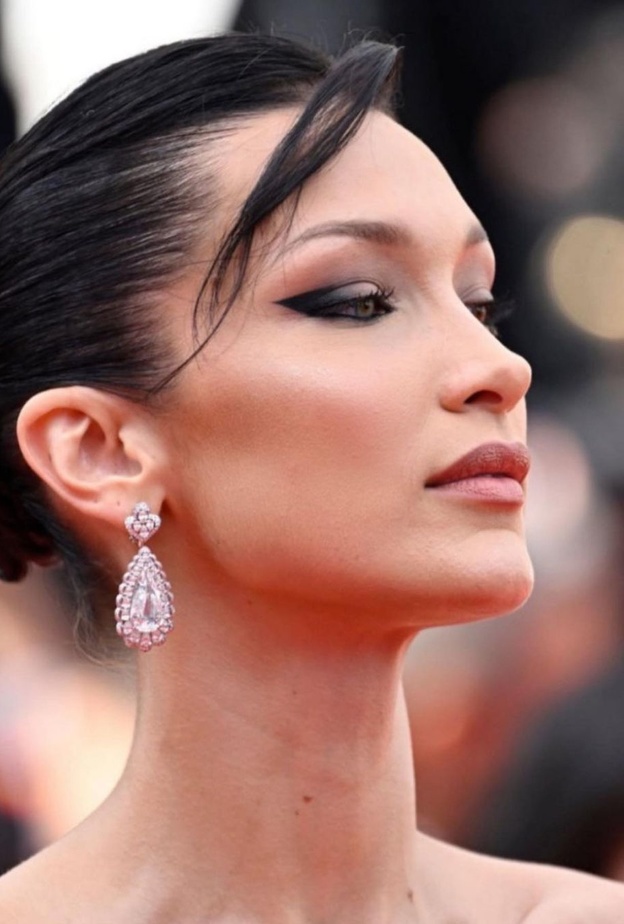 بيلا حديد بإطلالات مكياج جذابة بتوقيع نادية تايه ونصائح لتطبيقه بأسلوبها