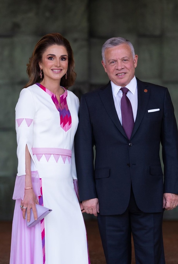 الملكة رانيا تحتفل مع زوجها ملك الأردن بعيد الاستقلال الـ 76