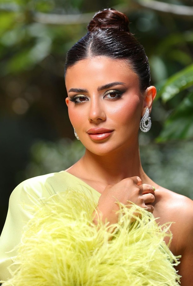 صيحة مكياج النيون الاخضر للسهرات من وحي احدث اطلالة لـ ديما الأسدي