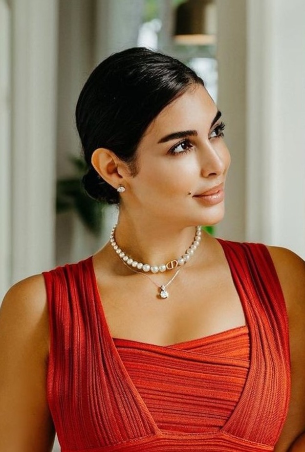 تسريحة شعر الكعكة على طريقة ياسمين صبري ونصائح لإعتمادها بنجاح