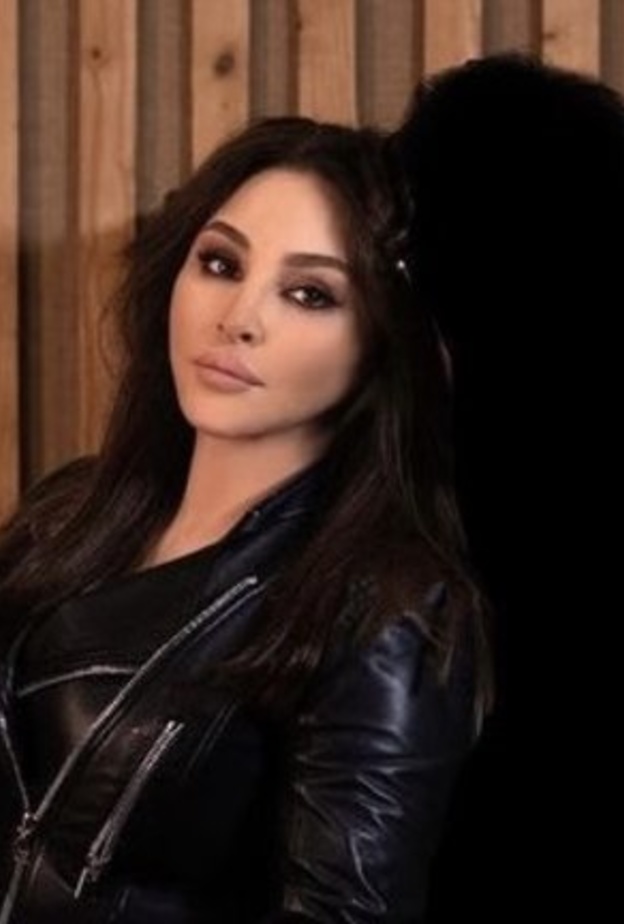 النجمة إليسا