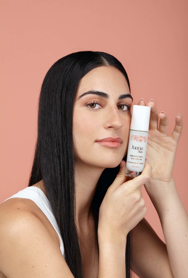 خمسة أسباب لاعتماد مركب الكانابيديول في روتين العناية بالبشرة