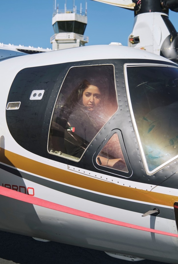 الشيخة موزة بنت مروان آل مكتوم أول امرأة في العالم تحلّق بالطائرة "تيلتروتو" ذات الأجنحة الدوارة