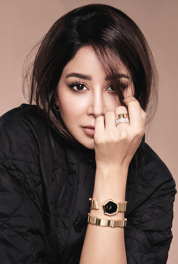 جلسة تصويرية خاصة بمجلة "هي".. Aseel Shines in Dior