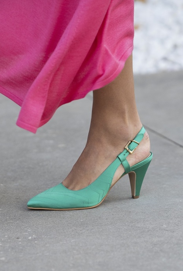 موديلات أحذية باللّون الأخضر بتصميم كاجوال شيك لافت من Laura Biagiotti