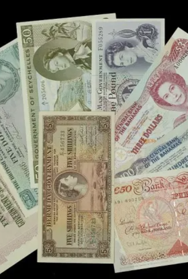 مزاد لبيع العملات البريطانية القديمة تحمل صورة ملكة بريطانيا