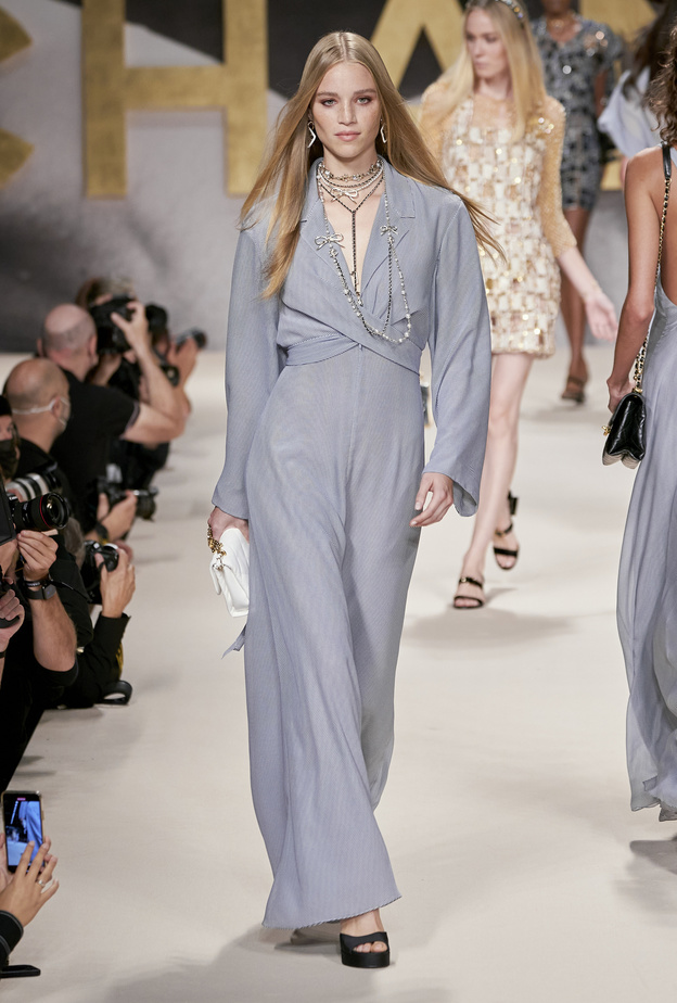 أجمل موديلات جمبسوت عصرية وملونة لإطلالات عيد الفطر 2022